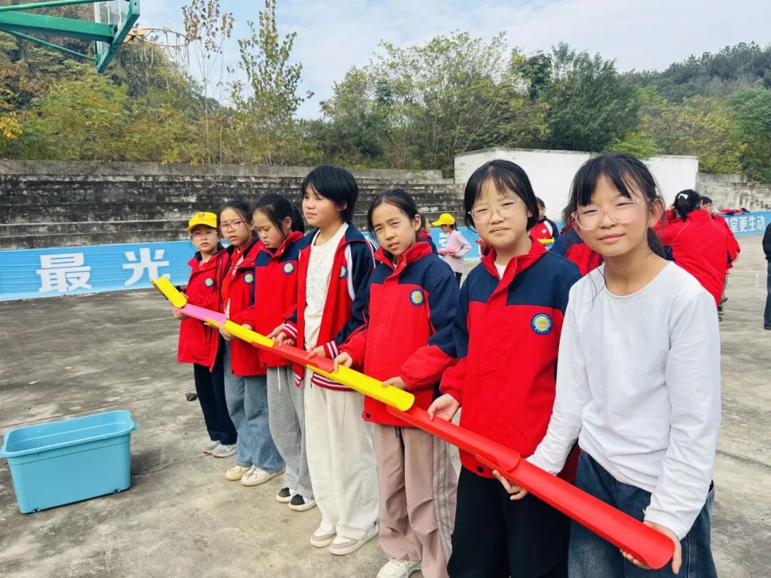 夷陵区冯家湾小学黄柏河校区四五六年级2025年秋季研学旅行活动圆满结束!w271.jpg