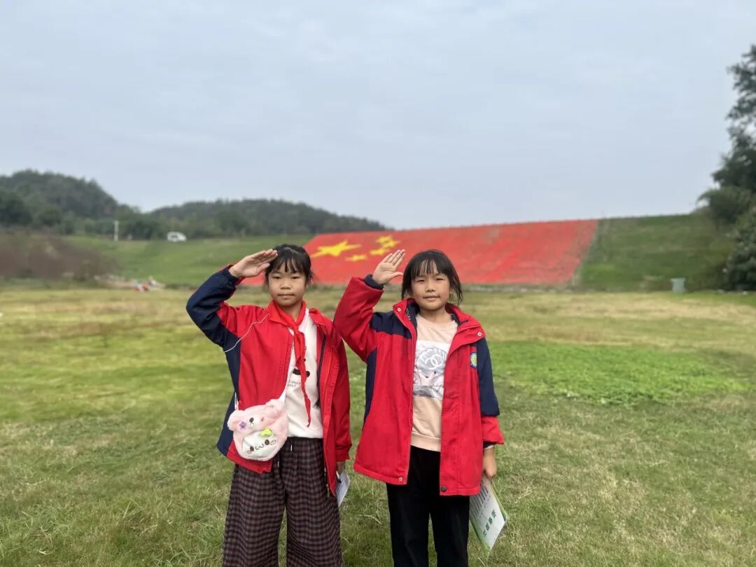 夷陵区冯家湾小学黄柏河校区四五六年级2025年秋季研学旅行活动圆满结束!w281.jpg