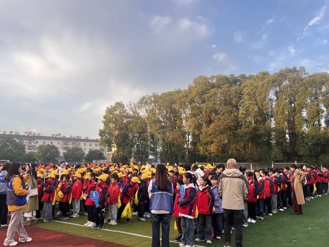 宜昌市夷陵区鸦鹊岭中心小学四年级2025年秋季研学旅行活动圆满结束!w155.jpg