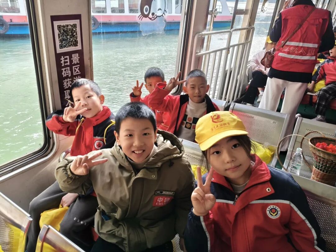 宜昌市夷陵区鸦鹊岭中心小学四年级2025年秋季研学旅行活动圆满结束!w167.jpg