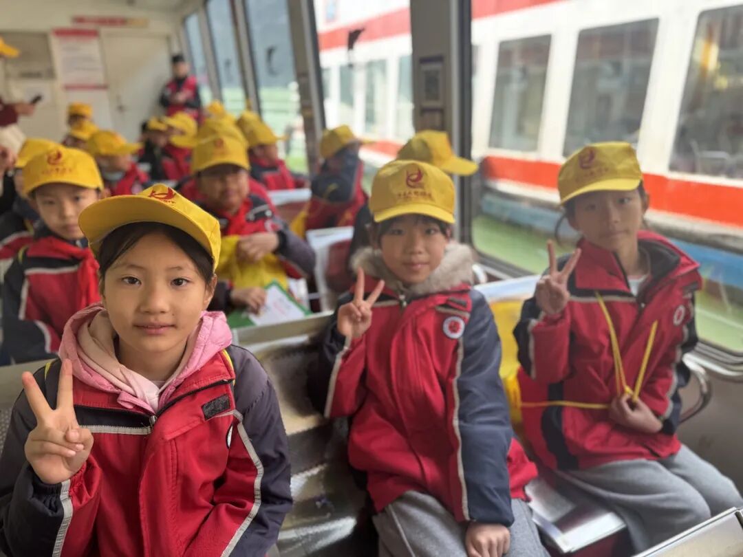 宜昌市夷陵区鸦鹊岭中心小学四年级2025年秋季研学旅行活动圆满结束!w161.jpg