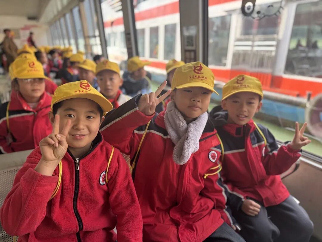 宜昌市夷陵区鸦鹊岭中心小学四年级2025年秋季研学旅行活动圆满结束!w169.jpg