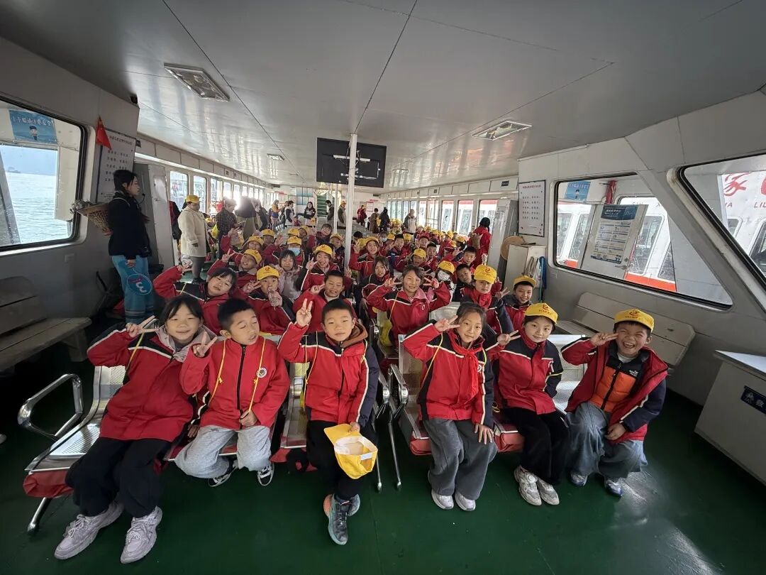 宜昌市夷陵区鸦鹊岭中心小学四年级2025年秋季研学旅行活动圆满结束!w168.jpg