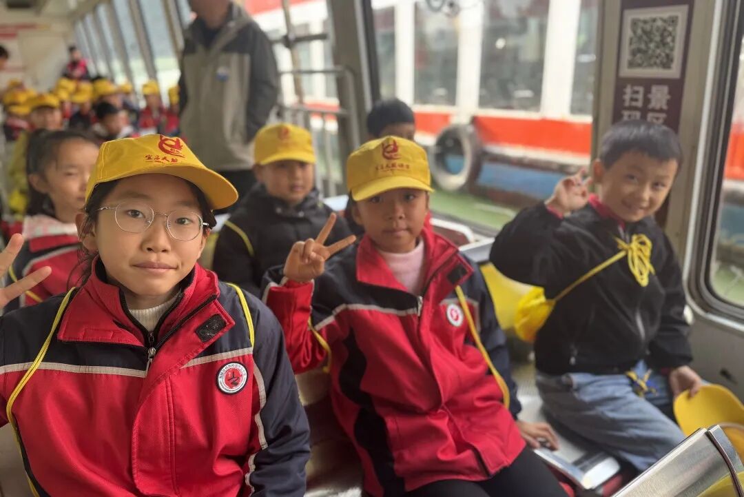 宜昌市夷陵区鸦鹊岭中心小学四年级2025年秋季研学旅行活动圆满结束!w175.jpg