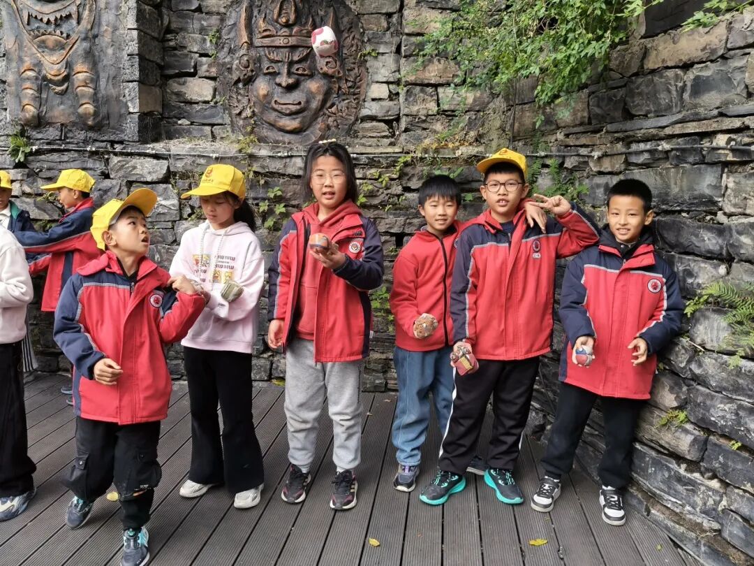 宜昌市夷陵区鸦鹊岭中心小学四年级2025年秋季研学旅行活动圆满结束!w205.jpg