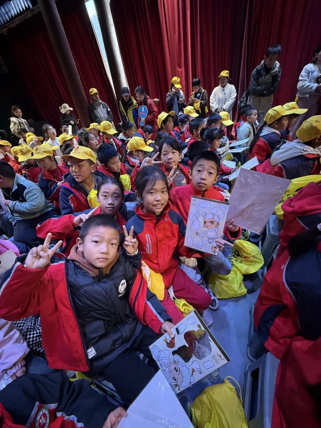 宜昌市夷陵区鸦鹊岭中心小学四年级2025年秋季研学旅行活动圆满结束!w220.jpg