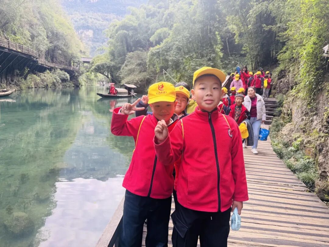 宜昌市夷陵区鸦鹊岭中心小学四年级2025年秋季研学旅行活动圆满结束!w246.jpg