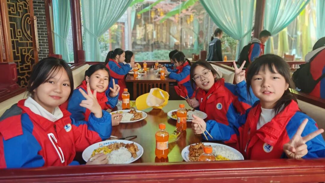 夷陵区乐天溪镇三峡小学六年级2025年秋季研学旅行活动圆满结束!w59.jpg
