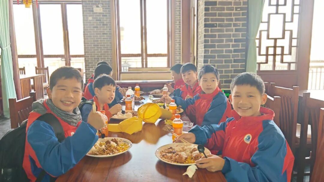 夷陵区乐天溪镇三峡小学六年级2025年秋季研学旅行活动圆满结束!w62.jpg