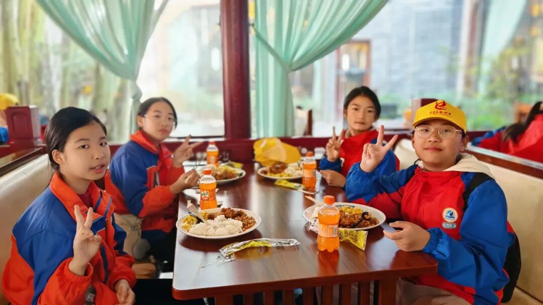 夷陵区乐天溪镇三峡小学六年级2025年秋季研学旅行活动圆满结束!w61.jpg