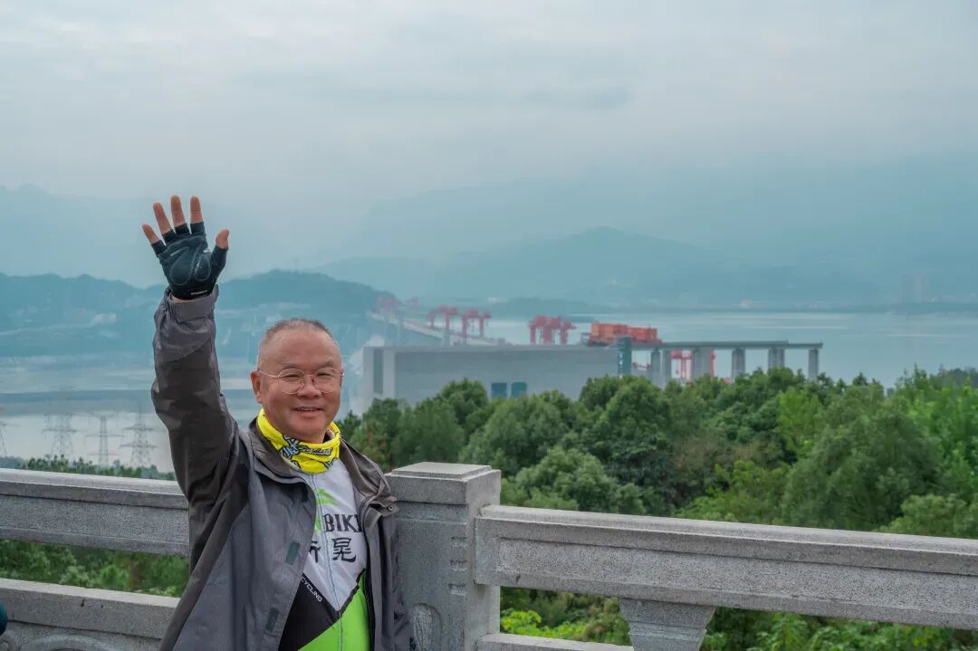 2025湖北「骑游三峡」旅行冬令营(5天)完成三峡大坝致敬骑行,收获荣誉证书奖牌!w46.jpg