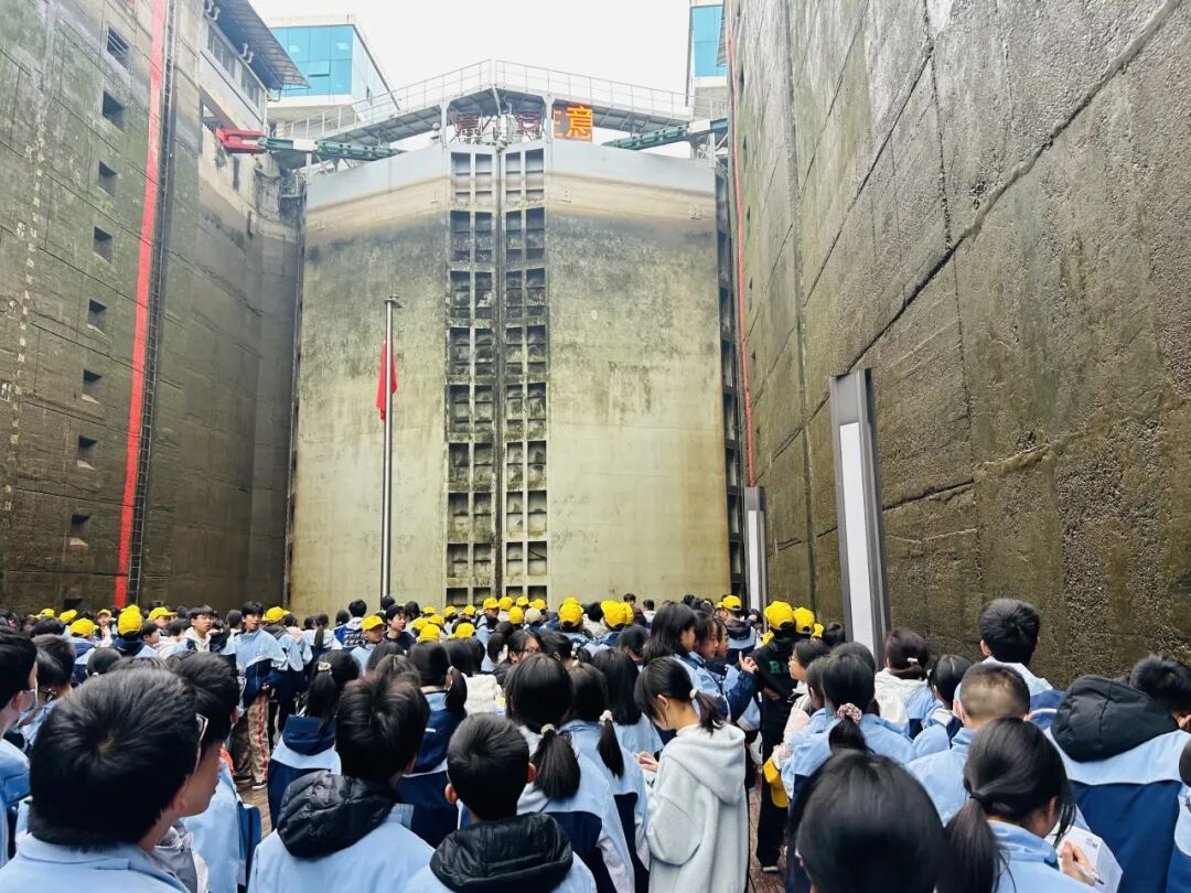 宜昌市夷陵区东湖初中八年级2025年秋季研学旅行活动圆满结束!w40.jpg