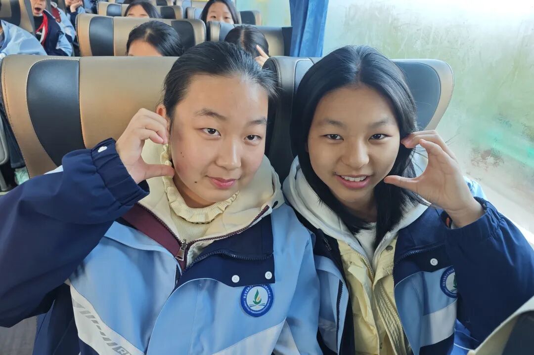 宜昌市夷陵区东湖初中八年级2025年秋季研学旅行活动圆满结束!w222.jpg