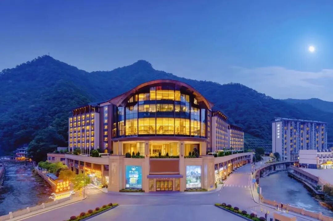 【2026冬令营 || 神农架5日营 】北纬30° 南方滑雪性价比之王,玩转2大雪场玩转,探访“原住民”野生金丝猴w94.jpg